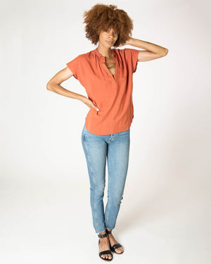 TRAVEL TOP IN SOLIDS