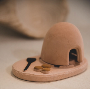 THE INCENSE OF THE WEST HORNO WITH NATURAL WOOD INCENSE HOLDER