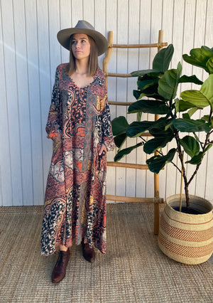 NOMAD DRESS IN ADVENTURE AWAITS
